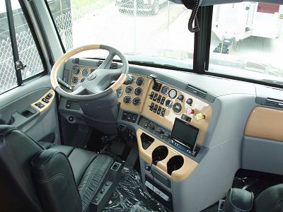 Cockpit w/maple trim